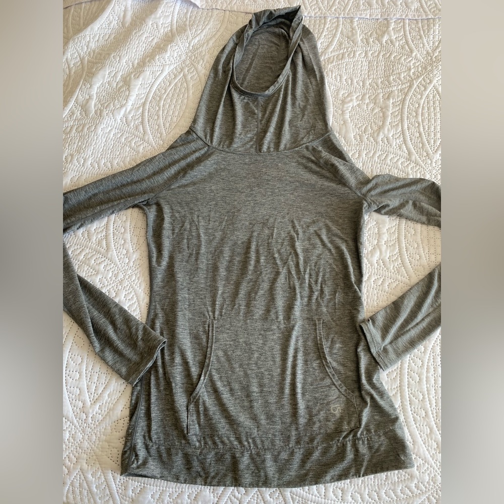 GAP hooded long sleeve workout shirt XS